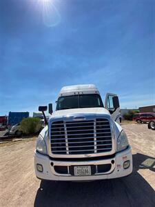 2014 Freightliner Cascadia 1   - Photo 3 - Nogales, AZ 85621