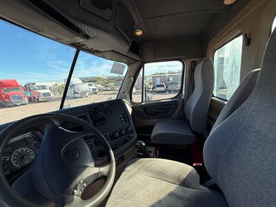 2013 Freightliner Cascadia   - Photo 9 - Nogales, AZ 85621