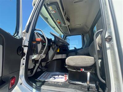 2011 Volvo VNL   - Photo 7 - Nogales, AZ 85621