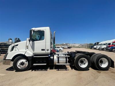 2011 Volvo VNL   - Photo 3 - Nogales, AZ 85621