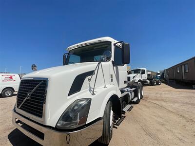 2011 Volvo VNL   - Photo 2 - Nogales, AZ 85621