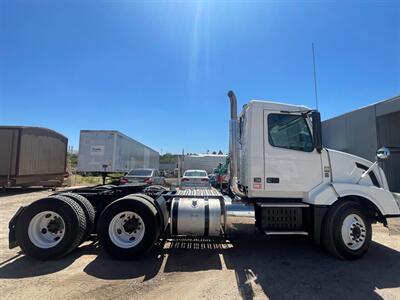 2011 Volvo VNL   - Photo 5 - Nogales, AZ 85621