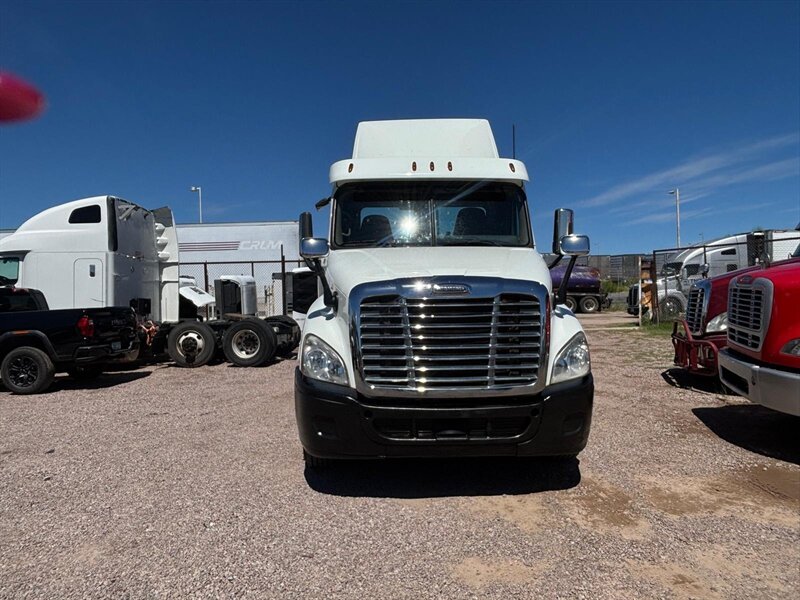 2018 Freightliner Cascadia - Photo 2 - Nogales, AZ 85621