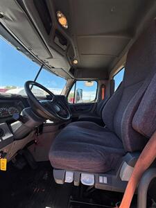 2018 Freightliner Cascadia - Photo 8 - Nogales, AZ 85621