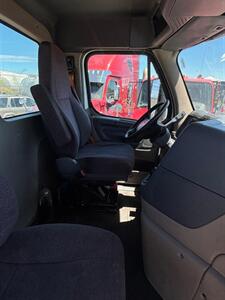2018 Freightliner Cascadia - Photo 17 - Nogales, AZ 85621