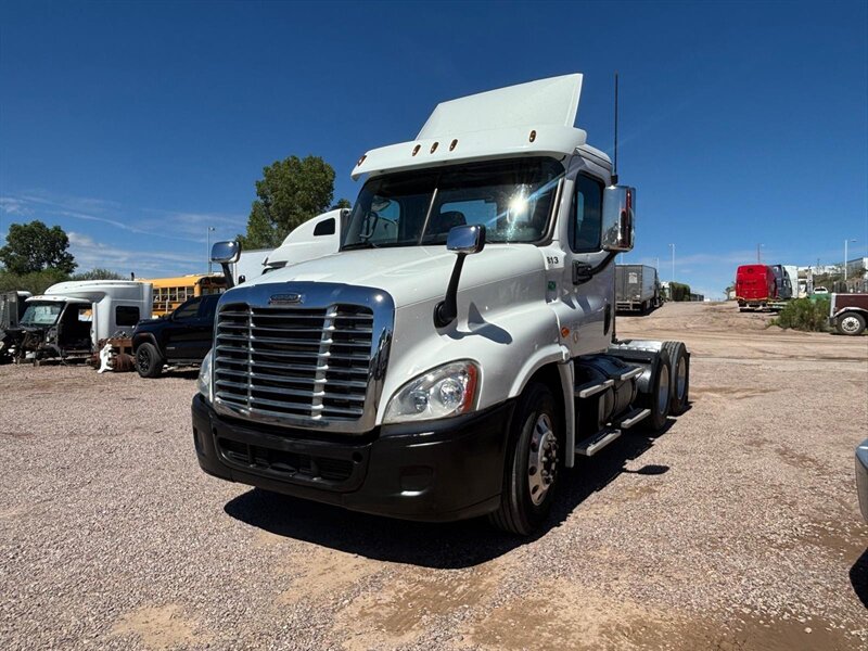 2018 Freightliner Cascadia - Photo 3 - Nogales, AZ 85621