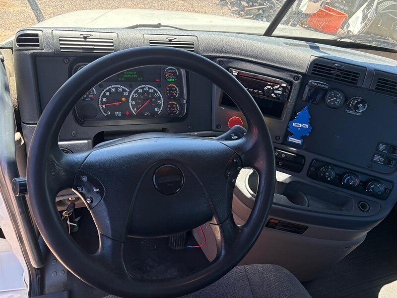 2018 Freightliner Cascadia - Photo 12 - Nogales, AZ 85621