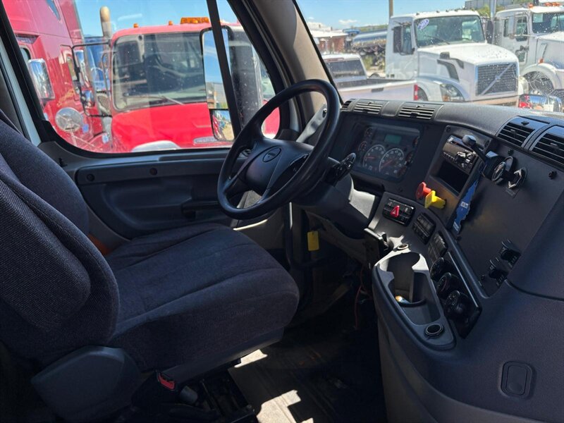 2018 Freightliner Cascadia - Photo 19 - Nogales, AZ 85621