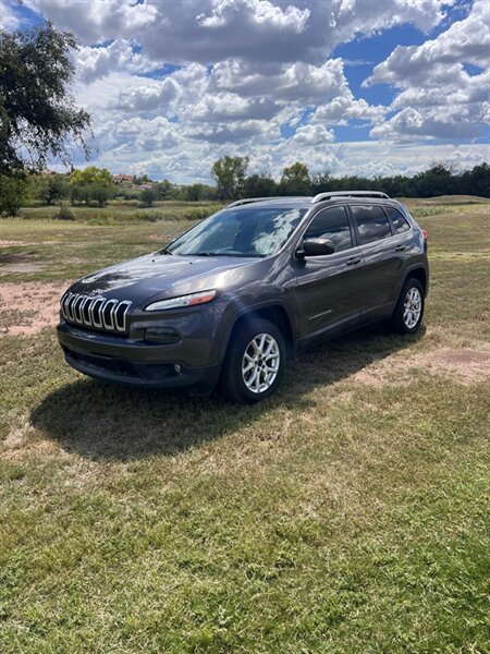 2018 Jeep Cherokee Latitude Plus - Photo 2 - Nogales, AZ 85621