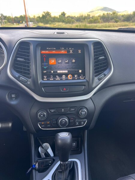 2018 Jeep Cherokee Latitude Plus - Photo 9 - Nogales, AZ 85621