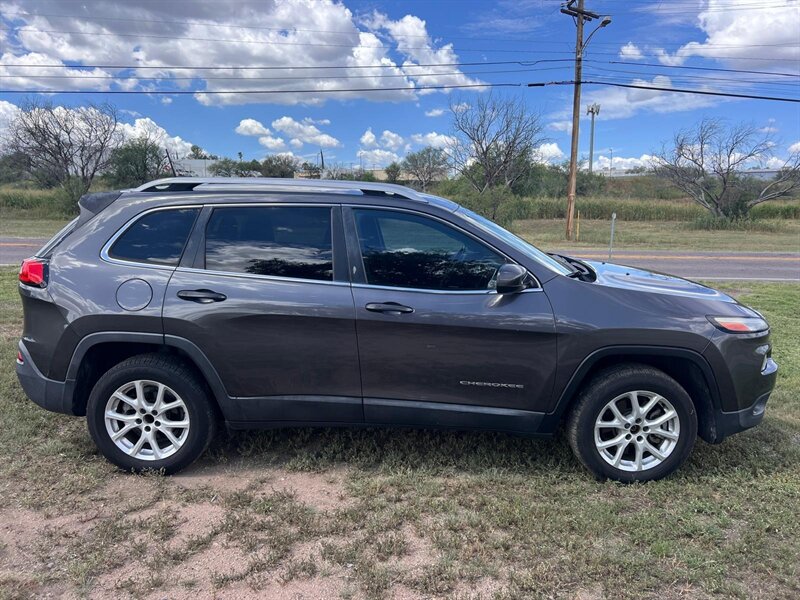 2018 Jeep Cherokee Latitude Plus - Photo 3 - Nogales, AZ 85621