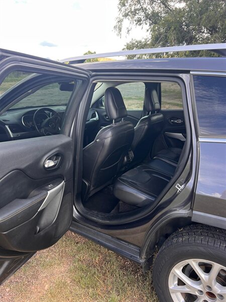2018 Jeep Cherokee Latitude Plus - Photo 10 - Nogales, AZ 85621