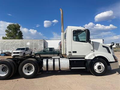 2015 Volvo VNL   - Photo 5 - Nogales, AZ 85621