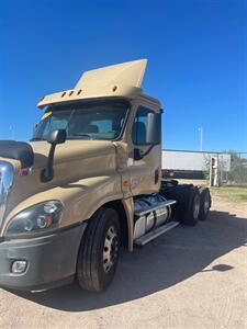 2016 Freightliner Cascadia 125  PX125064T - Photo 2 - Nogales, AZ 85621