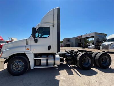 2018 Freightliner Cascadia 125   - Photo 3 - Nogales, AZ 85621