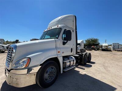 2018 Freightliner Cascadia 125   - Photo 2 - Nogales, AZ 85621