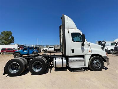 2018 Freightliner Cascadia 125   - Photo 5 - Nogales, AZ 85621