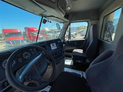 2018 Freightliner Cascadia 125   - Photo 7 - Nogales, AZ 85621