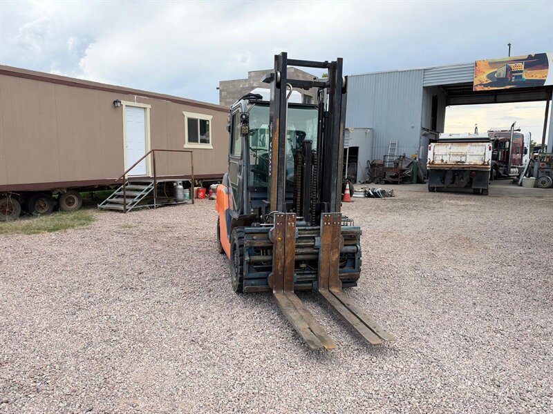 2018 Toyota Forklift 8FD40U - Photo 9 - Nogales, AZ 85621