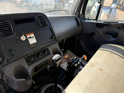 2007 Freightliner M2 106 - Photo 17 - Nogales, AZ 85621