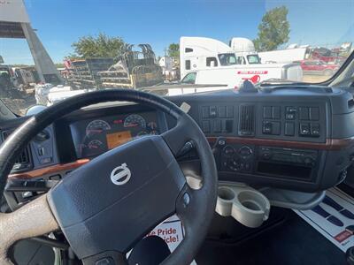 2007 Volvo VNL64T   - Photo 8 - Nogales, AZ 85621