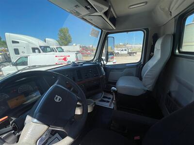 2007 Volvo VNL64T   - Photo 10 - Nogales, AZ 85621