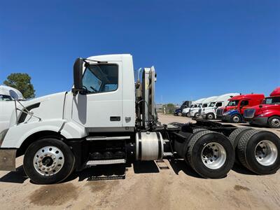 2007 Volvo VNL64T   - Photo 3 - Nogales, AZ 85621