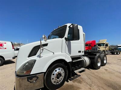 2007 Volvo VNL64T   - Photo 2 - Nogales, AZ 85621