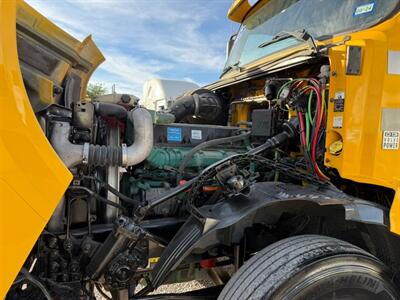 2012 Volvo VNL - Photo 16 - Nogales, AZ 85621