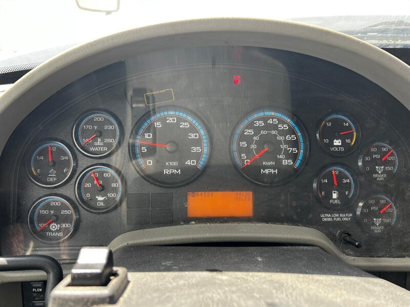 2016 International WorkStar 7400 Dump Truck - Photo 11 - Nogales, AZ 85621