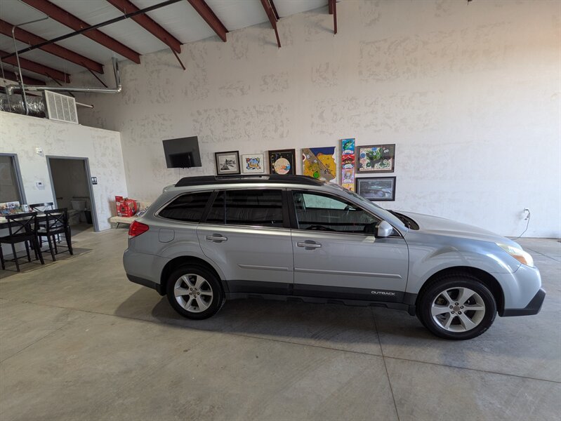 2014 Subaru Outback 2.5i Premium's photo