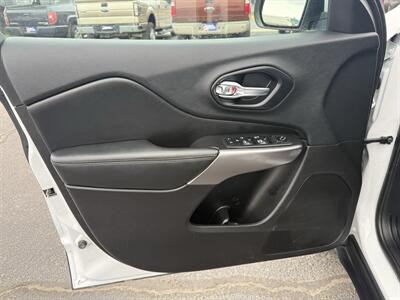 2019 Jeep Cherokee Latitude Plus   - Photo 9 - Helena, MT 59601
