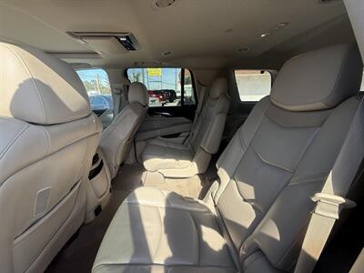 2017 Cadillac Escalade LUXURY   - Photo 13 - New Port Richey, FL 34652