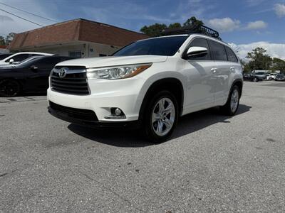 2015 Toyota Highlander LIMITED   - Photo 8 - New Port Richey, FL 34652