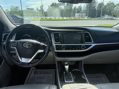 2015 Toyota Highlander LIMITED   - Photo 11 - New Port Richey, FL 34652