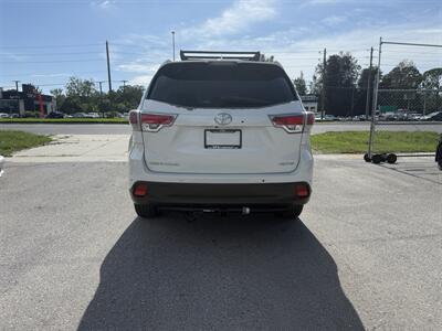 2015 Toyota Highlander LIMITED   - Photo 5 - New Port Richey, FL 34652