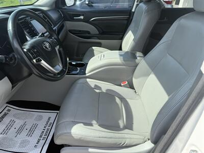 2015 Toyota Highlander LIMITED   - Photo 12 - New Port Richey, FL 34652