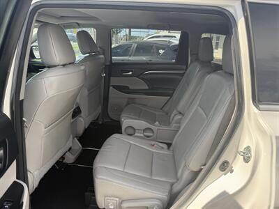 2015 Toyota Highlander LIMITED   - Photo 14 - New Port Richey, FL 34652
