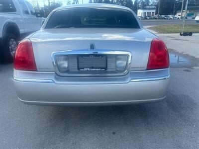 2007 Lincoln Town Car SIGNATURE   - Photo 4 - New Port Richey, FL 34652