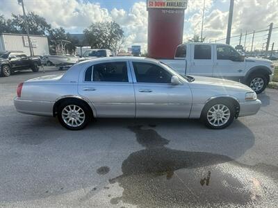 2007 Lincoln Town Car SIGNATURE   - Photo 7 - New Port Richey, FL 34652