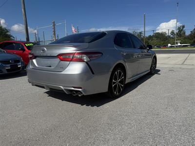 2018 Toyota Camry SE   - Photo 4 - New Port Richey, FL 34652