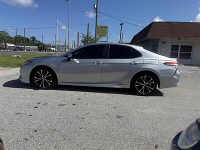 2018 Toyota Camry SE   - Photo 7 - New Port Richey, FL 34652