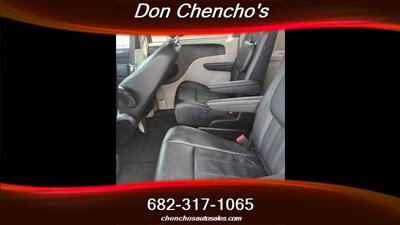 2016 Chrysler Town and Country Touring-L - Photo 7 - Cleburne, TX 76033