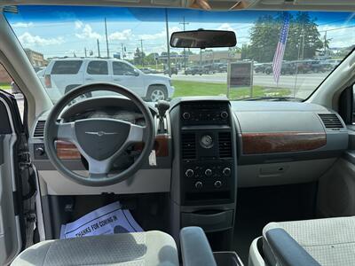 2008 Chrysler Town & Country LX   - Photo 11 - Hopkinsville, KY 42240