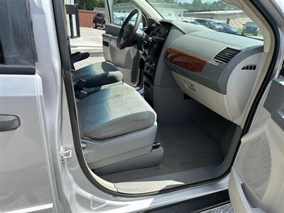 2008 Chrysler Town & Country LX   - Photo 9 - Hopkinsville, KY 42240