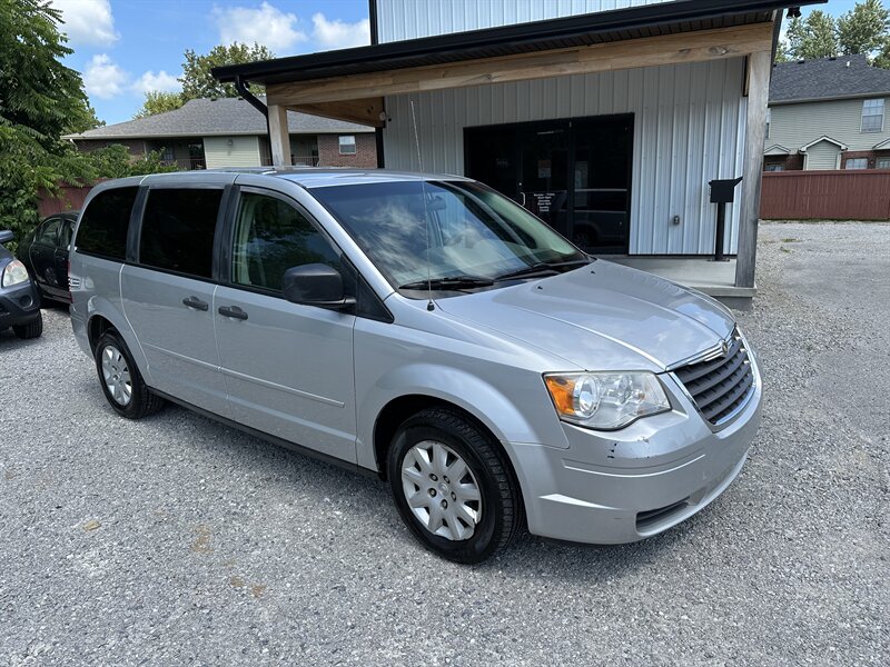 2008 Chrysler Town & Country LX  