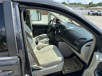 2012 Chrysler Town & Country Touring   - Photo 11 - Hopkinsville, KY 42240