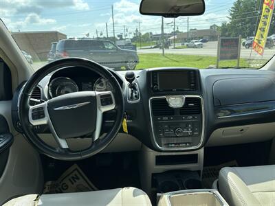 2012 Chrysler Town & Country Touring   - Photo 12 - Hopkinsville, KY 42240
