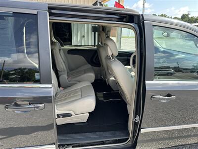 2012 Chrysler Town & Country Touring   - Photo 10 - Hopkinsville, KY 42240