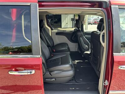 2015 Chrysler Town & Country Limited Platinum   - Photo 11 - Hopkinsville, KY 42240